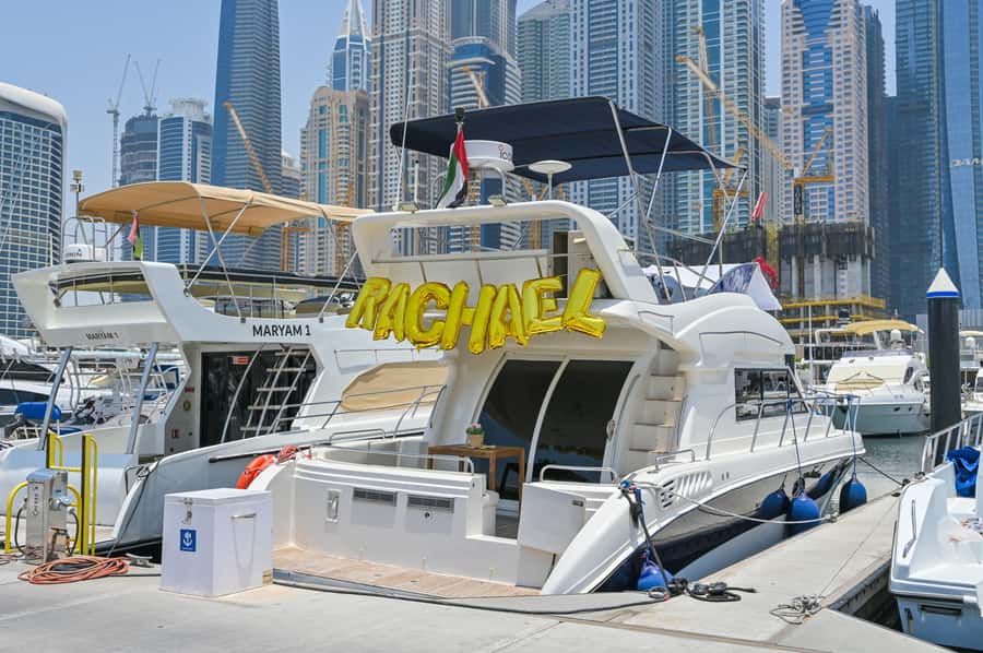 2 Hour Birthday Celebration on a Yacht in Dubai - Atlantis provides the main photo stop