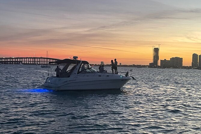 2 Hour Serenity and Scenery Yacht Cruise Miami - Miami Arena and the island homes