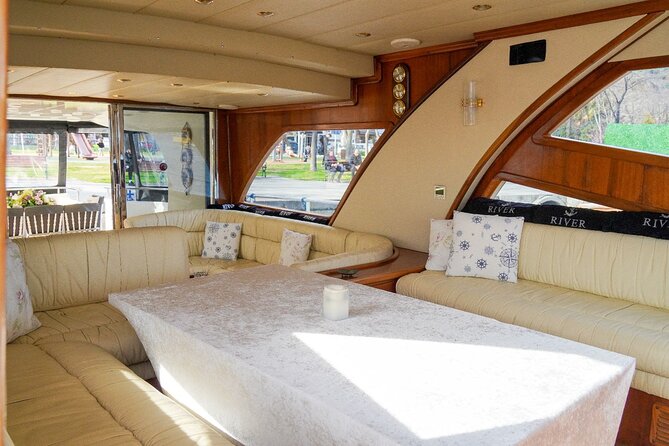 2 Hours Luxury Private Yacht Cruise on the Bosphorus - Anadolu Hisarı, Küçüksu Palace, and Beylerbeyi