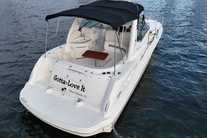 2 to 6 hours Private Yacht Cruise around Fort Lauderdale - A private view of Fort Lauderdale from the canals