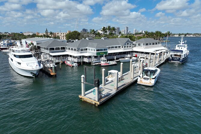2 to 6 hours Private Yacht Cruise around Fort Lauderdale - The yacht, music, drinks, and space