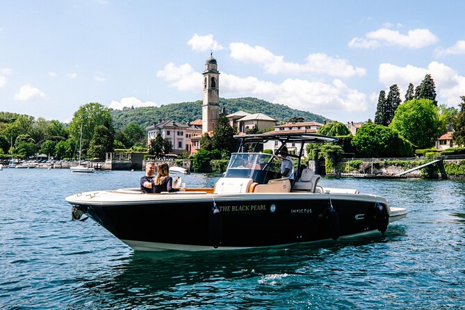 2H Private Cruise on Lake Como Tender yacht Invictus 9 pax - Leaving Como beside Villa Olmo