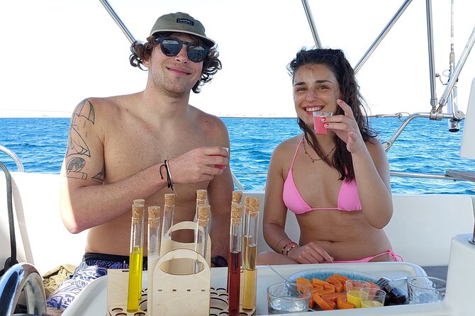 3 Hours Yacht Sailing Activity in Cabo Verde, Santa Maria - Tuna tartare, fruit, biscuits, and drinks on board