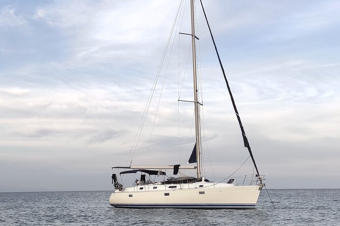 3 Hours Yacht Sailing Activity in Cabo Verde, Santa Maria - Snorkeling and the underwater monument of Jesus