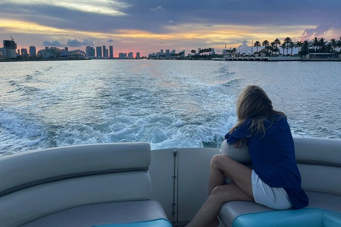 37ft Private Captained Yacht Rental - Up to 13 Happy Guests - Setting out from Venetian Marina
