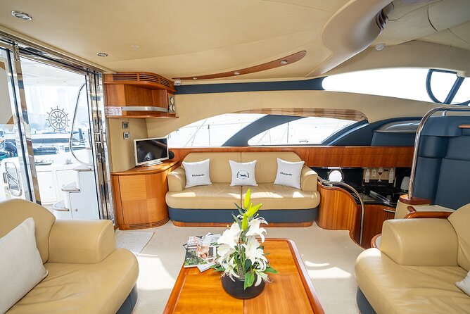 3hr Yacht- Palm Jumeirah with FREE Snacks and 30 Min Seabob - How the price works for a group of 15