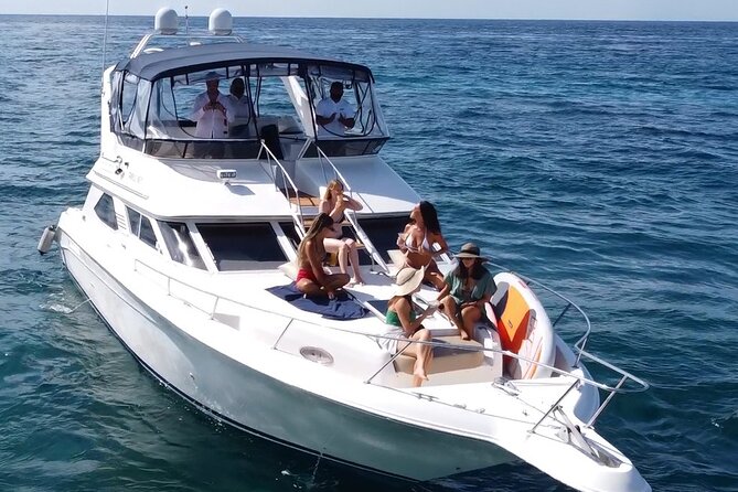 4 hours snorkel & beach tour - Private Yacht 47 ft - Lunch, drinks, and the social side of the trip