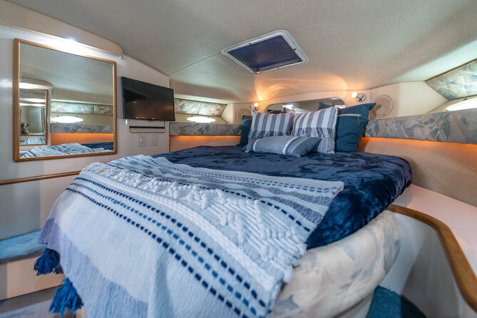 40' Miami Yacht Rental up to 13 Persons - Making the most of the flexible time