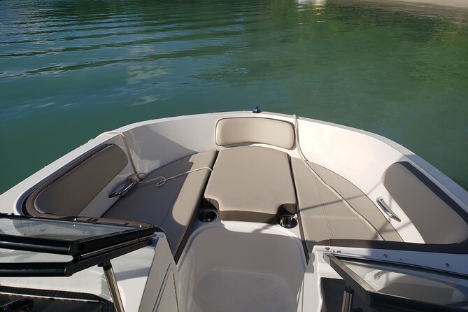 42 to 46 Ft Private Yacht Miami, rent for 2 our 4 hours, 12 ppl - Boats, comfort, and onboard equipment