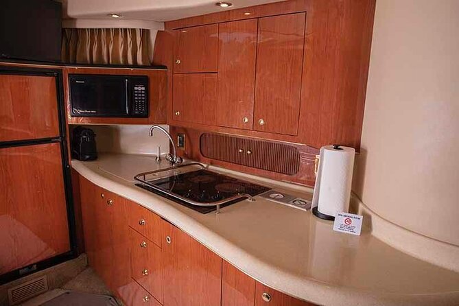 45 Ft Private Yacht Rental in Miami - Who gets the best value from this yacht rental