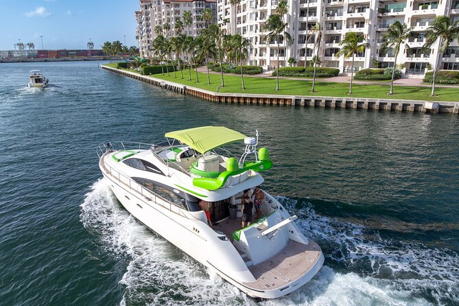 47ft + FREE HOUR | Miami Yacht Rental | 3 to 6 Hours | 13 People - What the captain and crew add