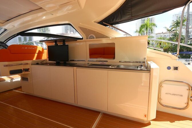 52' Azimut Yacht Charter - What the $3,490 price really buys