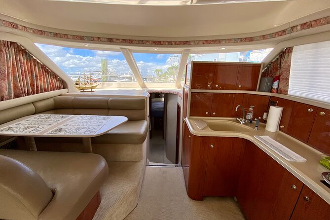 52' Yacht Rental in Miami Beach with Experienced Captain - A possible dock transfer and timing problem