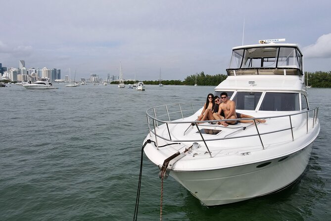 52' Yacht Rental in Miami Beach with Experienced Captain - Four hours with room to set your own pace
