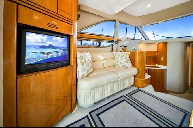 55ft + FREE HOUR Miami Yacht Rental 3 to 6 Hours 13 People - Miami Marine Stadium, a waterfront pause