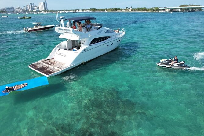 65ft Yacht Charter in Miami - What the 65-foot yacht gives you