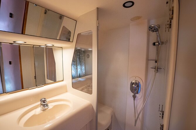 70ft + Free Hour | Miami Yacht Rental | 3 to 8 Hours | 13 ppl - The boat, music, restroom, and comfort