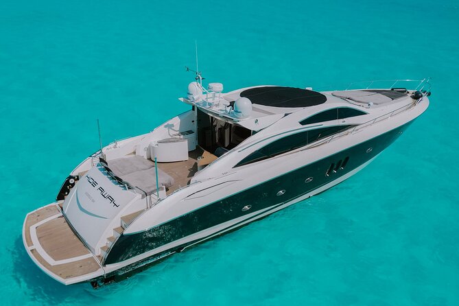 82 Feet Mega Yacht Rental up to 15pax in Cancun - Cruising toward Isla Mujeres
