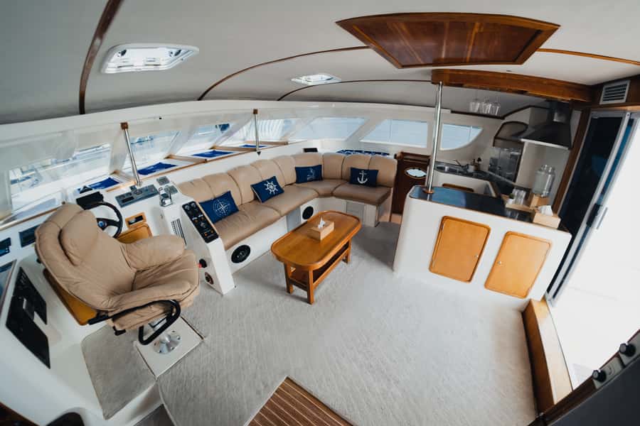 Abu Dhabi Yacht Charter: 2hour trip from 10:00AM to 12:00PM - What the two-hour route is likely to feel like