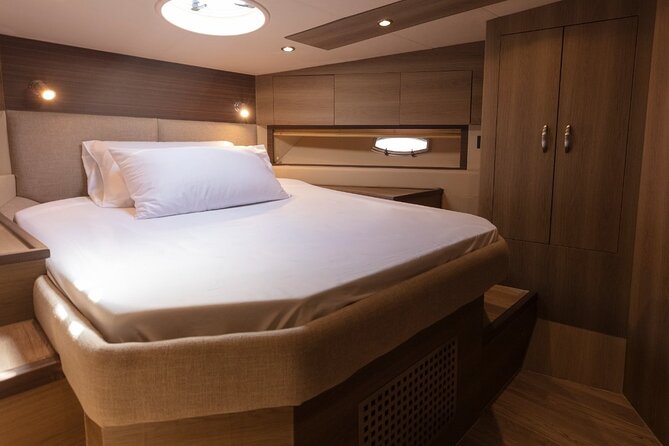 Affordable Yacht Rental Viktoriia from Dubai Marina - Meeting at Dubai Harbour