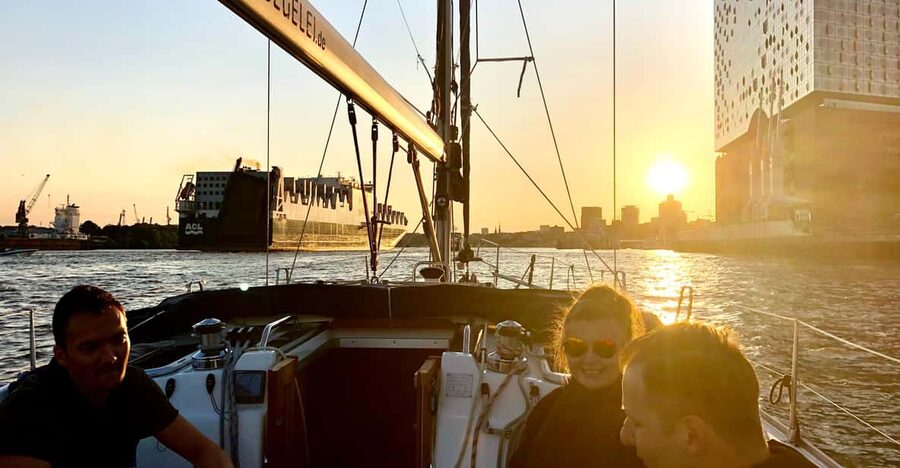 "After Work" - Sailing-Yacht Cruising Event, Hamburg/Elbe - Hamburg from a sailing yacht, not a tour boat