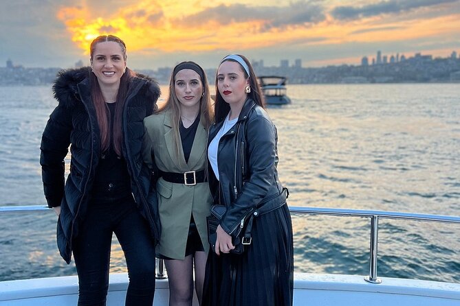 Afternoon Bosphorus Cruise Luxury Yacht with Professional Guide - Rumeli Fortress and Anadolu Fortress at the narrow point