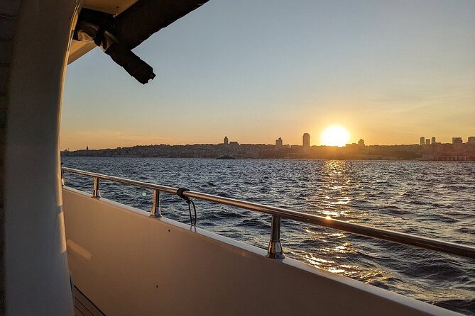 Afternoon Bosphorus Cruise Luxury Yacht with Professional Guide - Küçüksu Pavilion and Beylerbeyi Palace