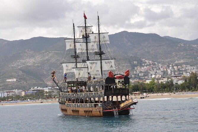 Alanya: Pirates Yacht Tour with Lunch and Soft Drinks - The foam party changes the mood