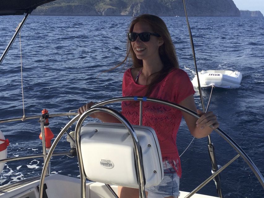 Alcudia: Sailing Yacht Excursion with Wine & Tapas - Meeting points and the one call you should not skip