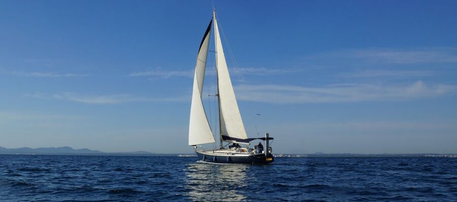 Alcudia: Sailing Yacht Excursion with Wine & Tapas - The first hour on Badia de Pollença