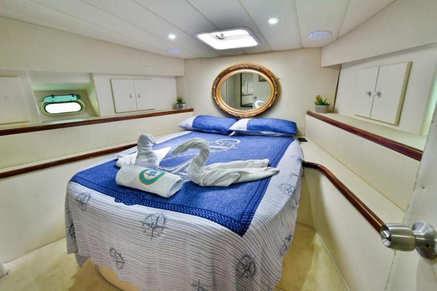Antalya: Private Yacht Tour with 3 Swim Stops and a Meal - Boats, crew, and the private-group advantage