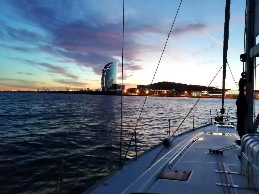 Barcelona: Luxury Private Sunset Yacht Cruise - Why sunset is the right time to sail