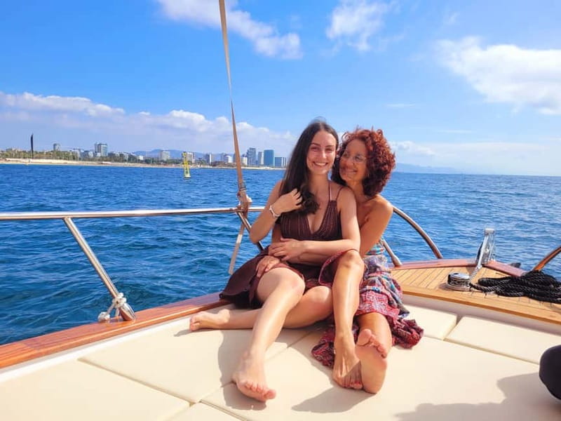 Barcelona: Private Classic Yacht Tour with Drinks - Who will enjoy this most