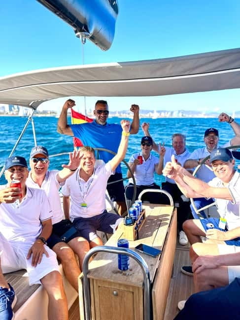 Barcelona: Sunset or Afternoon Yacht Cruise with Drinks - What is served on the yacht