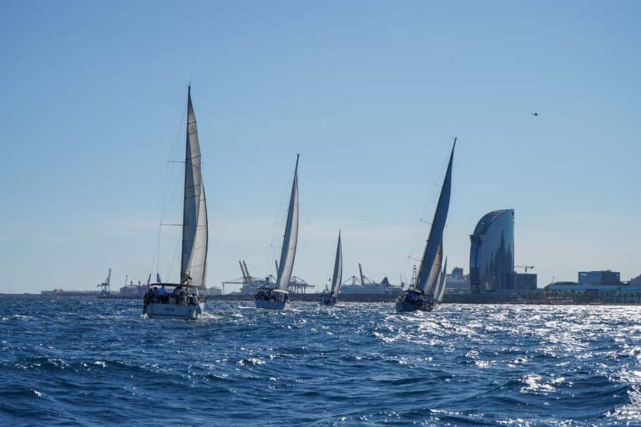 Barcelona: Sunset Sailing Yacht Sashi - Why sailing gives you a better view of Barcelona