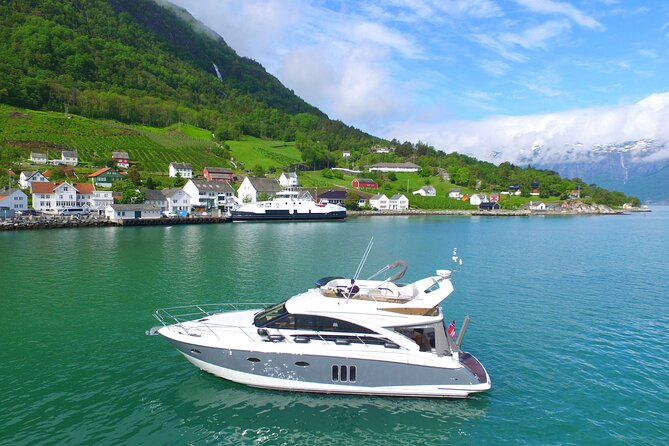 Bergen to Hardangerfjord VIP car + private yacht Fjord cruise - From Bergen to Norheimsund by private car
