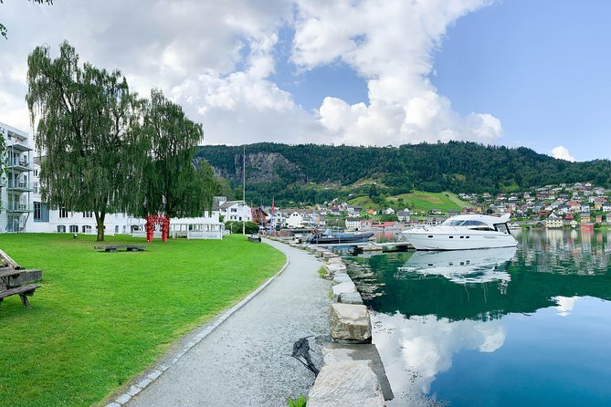 Bergen to Hardangerfjord VIP car + private yacht Fjord cruise - Four hours through Hardangerfjord and Fyksesund