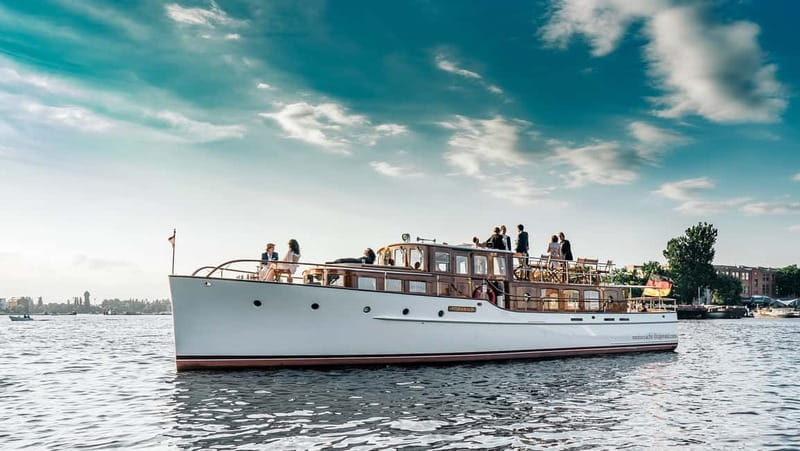 Berlin: Boat Sightseeing Tour on Electric Motor Yacht - A Small Electric Yacht Instead of a Floating Bus