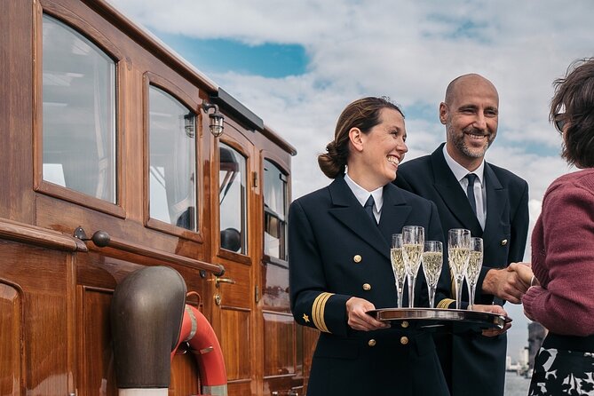 Berlin Boot Sightseeing Tour on Electric Private Yacht - Drinks, comfort, and the extra cost