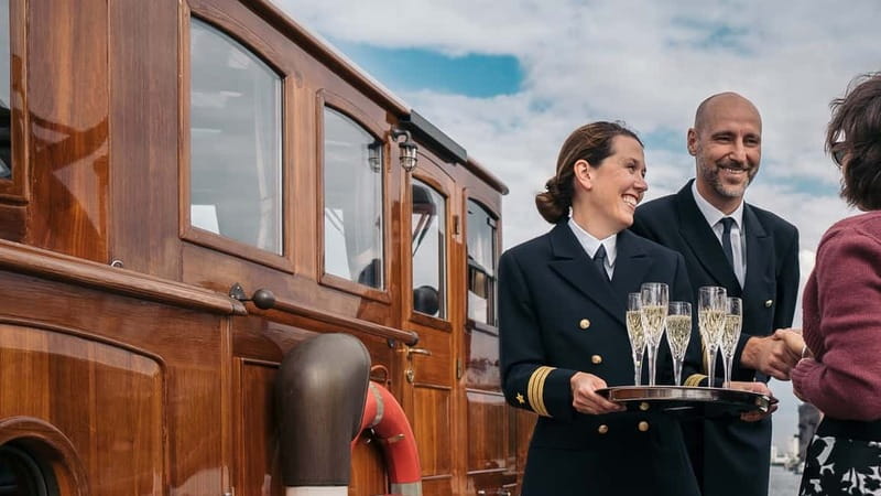Berlin: Evening Yacht Cruise with Aperitif & Dinner Upgrade - A drink, music, and the changing light