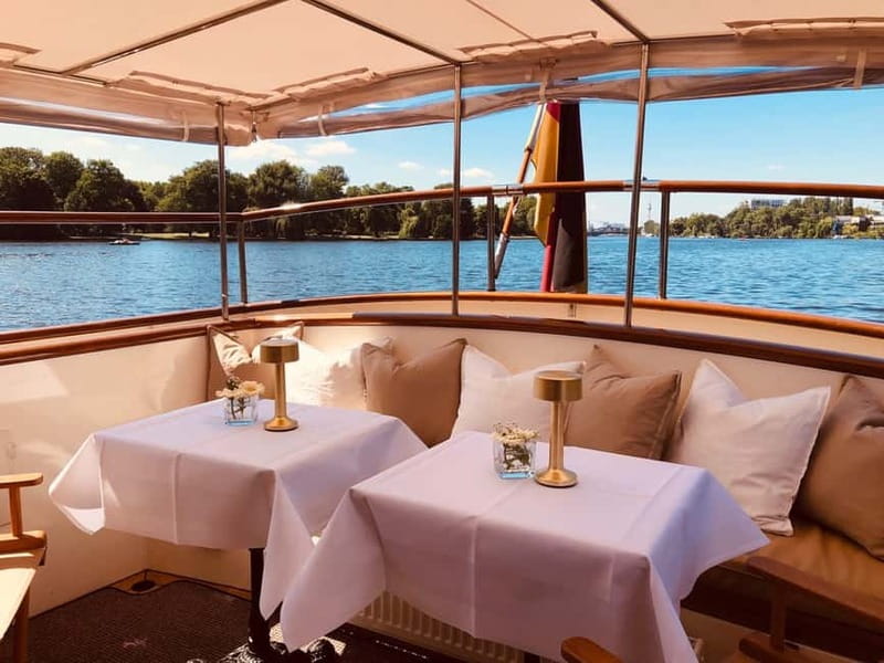 Berlin: Evening Yacht Cruise with Aperitif & Dinner Upgrade - What the 1.5-hour route feels like
