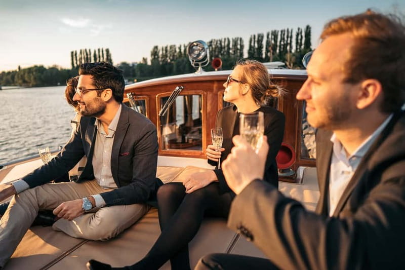 Berlin: Evening Yacht Cruise with Aperitif & Dinner Upgrade - Practical details before you book