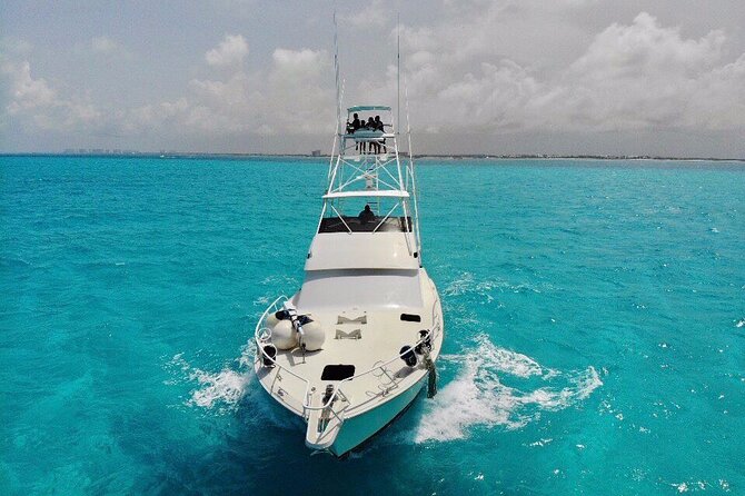 Biggest Luxury Yacht Boat Best in Cancun up to 28 pax - Food, drinks, music, and the party setup
