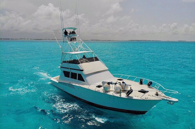 Biggest Luxury Yacht Boat Best in Cancun up to 28 pax - What the 60-foot yacht means for your group