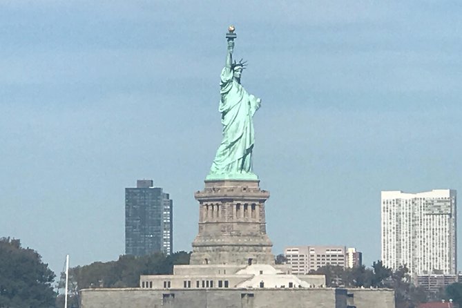 Boat Tour NYC Skyline, Statue of Liberty, Private Yacht Tour - Lunch, drinks, snacks, and the private format