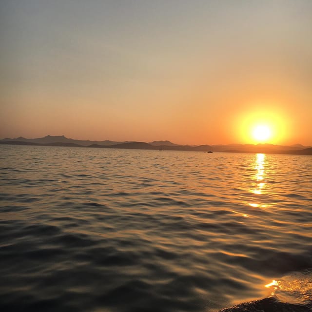 Bodrum: Bodrum Sunset Tour with Jet Black Yacht - Dinner as the sun drops