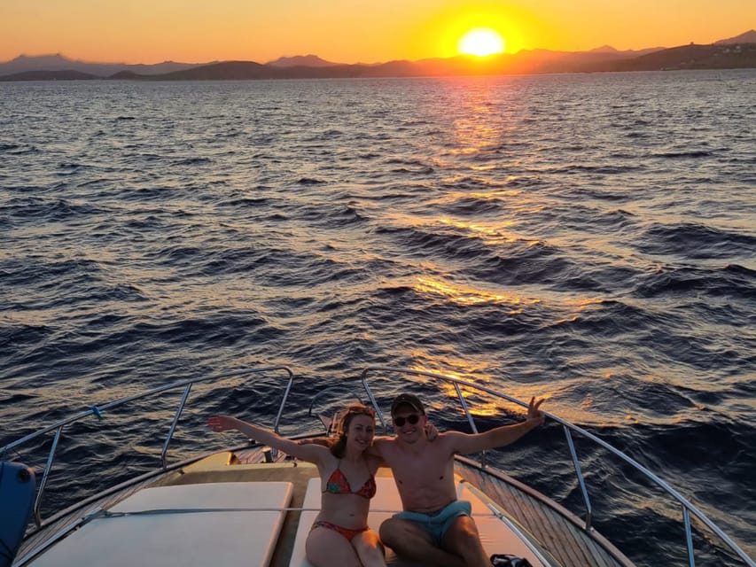 Bodrum: Bodrum Sunset Tour with Jet Black Yacht - Aquarium Bay is the heart of the trip