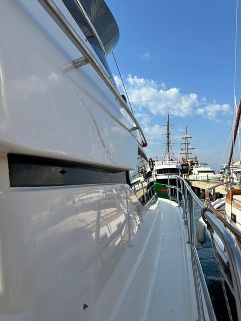 Bodrum: Private Sunset Yacht Tour with light Dinner - Akvaryum Bay gives you a 30-minute swim