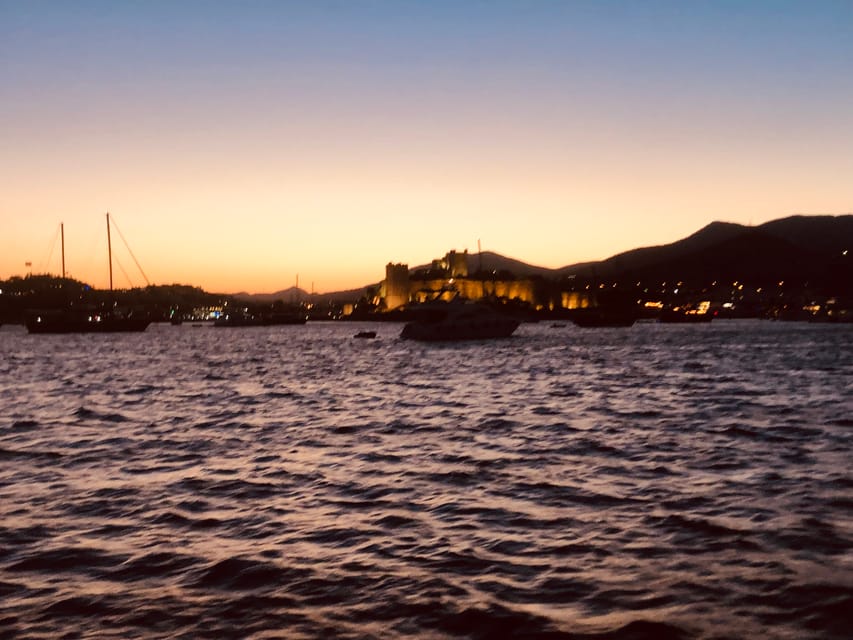Bodrum: Private Sunset Yacht Tour with light Dinner - Sunset over the Aegean is the main event