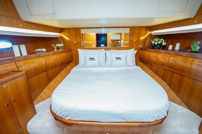 Book 3hr Luxury Yacht Rental Dubai - Get 1hr Free - Burj Al Arab and the Palm landmark